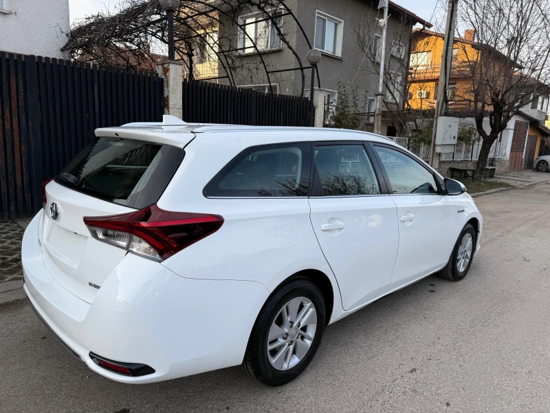 Toyota Auris 1.8 HYBRID 136kc, снимка 6 - Автомобили и джипове - 52841259