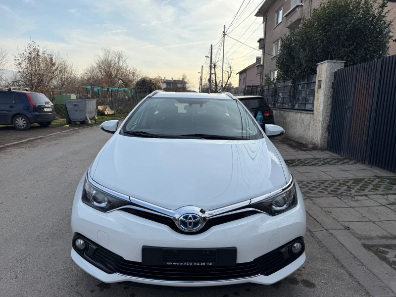 Toyota Auris 1.8 HYBRID 136kc, снимка 2 - Автомобили и джипове - 52841259