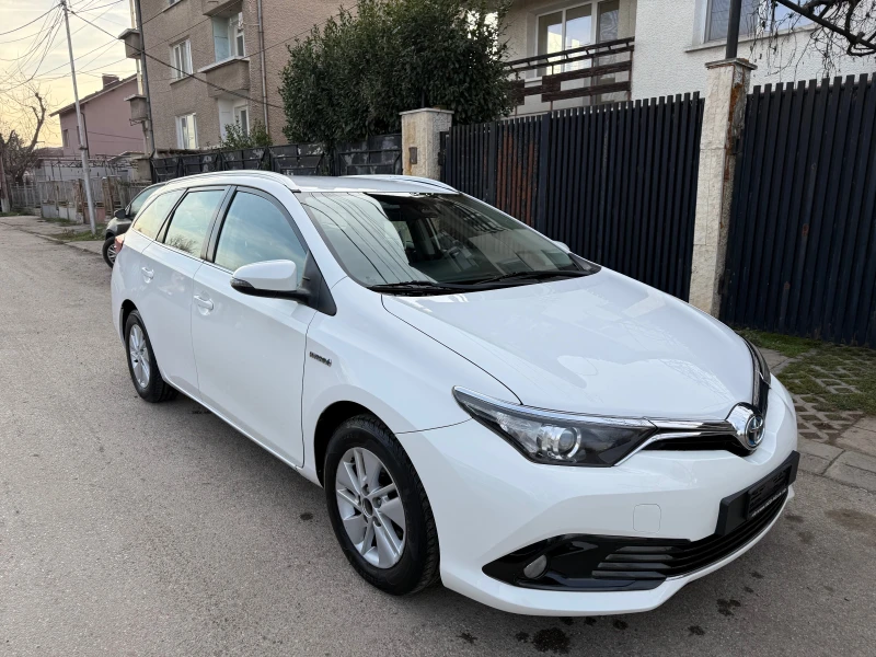 Toyota Auris 1.8 HYBRID 136kc, снимка 3 - Автомобили и джипове - 52841259