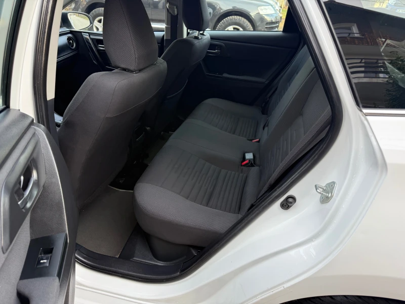 Toyota Auris 1.8 HYBRID 136kc, снимка 9 - Автомобили и джипове - 52841259