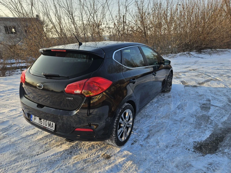 Kia Ceed 1.6 CRDI, снимка 10 - Автомобили и джипове - 53230537