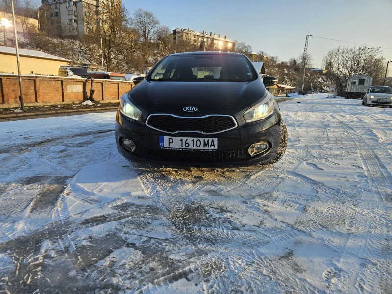 Kia Ceed 1.6 CRDI, снимка 9 - Автомобили и джипове - 53230537