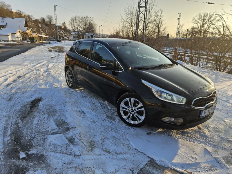 Kia Ceed 1.6 CRDI, снимка 5 - Автомобили и джипове - 53230537