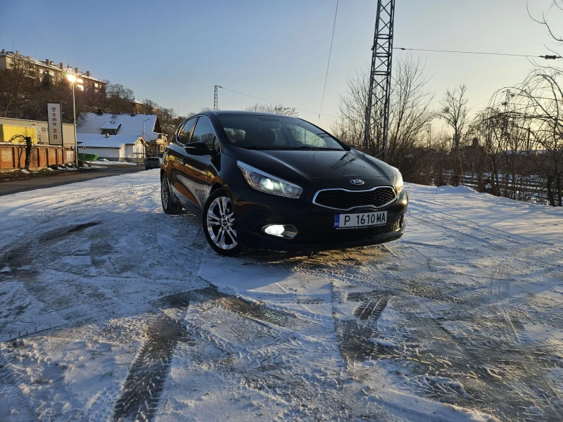 Kia Ceed 1.6 CRDI, снимка 7 - Автомобили и джипове - 53230537