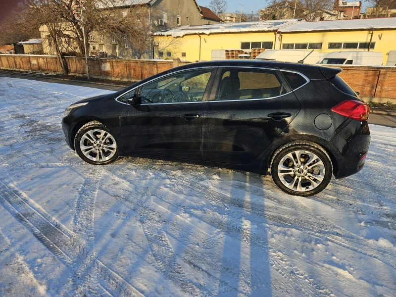 Kia Ceed 1.6 CRDI, снимка 12 - Автомобили и джипове - 53230537