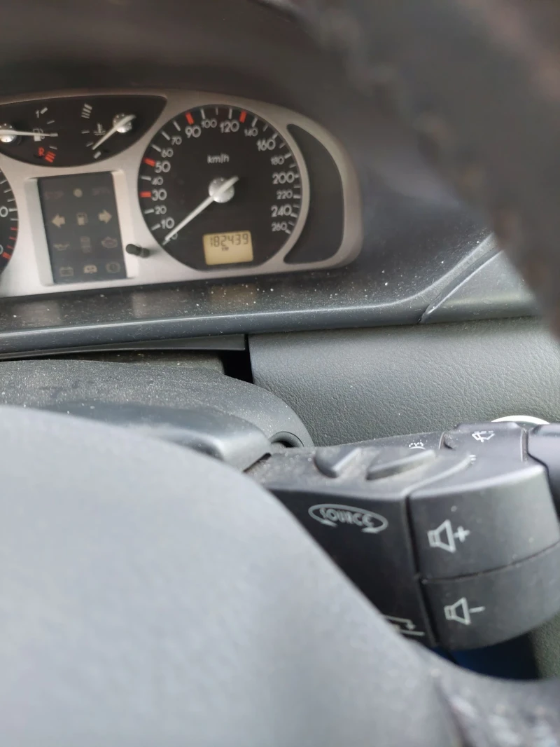 Renault Laguna 2, снимка 6 - Автомобили и джипове - 53405505