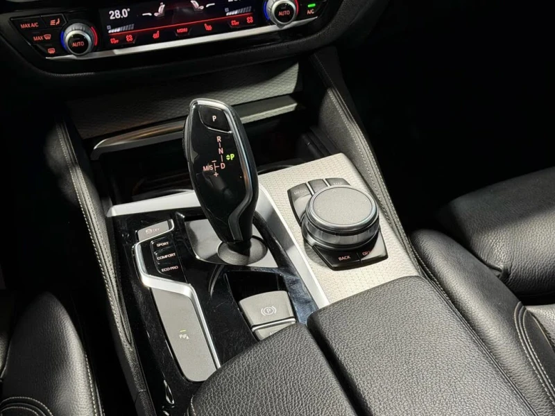 BMW 530 xDrive* Sedan* АвтоКредит* (ЦЕНА ДО БГ), снимка 10 - Автомобили и джипове - 53417779