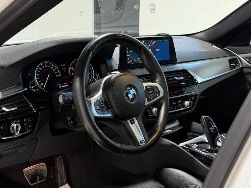 BMW 530 xDrive* Sedan* АвтоКредит* (ЦЕНА ДО БГ), снимка 6 - Автомобили и джипове - 53417779