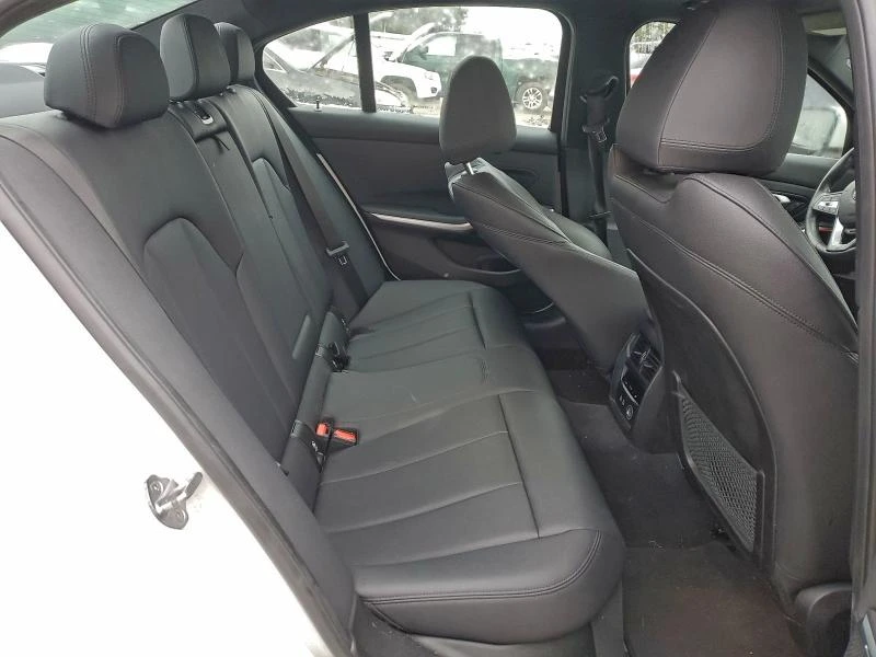 BMW 330 2.0L 4 All wheel drive, снимка 3 - Автомобили и джипове - 53130175