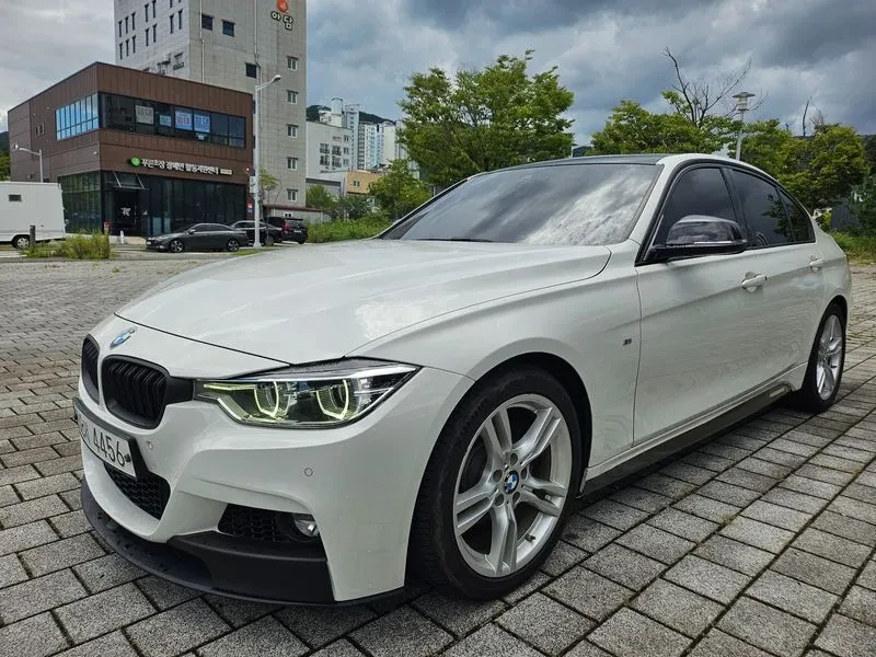 BMW 330 I M Sports, снимка 2 - Автомобили и джипове - 56161849