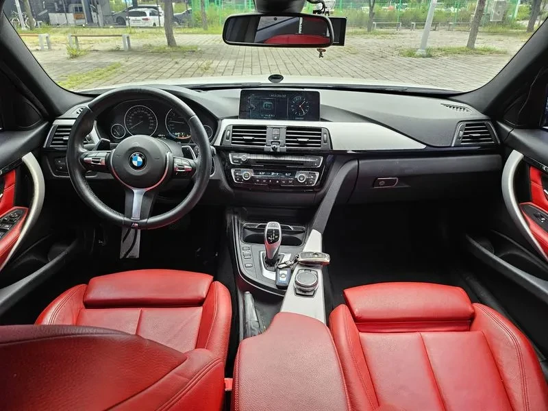 BMW 330 I M Sports, снимка 14 - Автомобили и джипове - 56161849