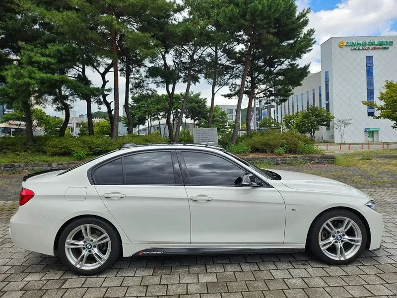 BMW 330 I M Sports, снимка 5 - Автомобили и джипове - 56161849