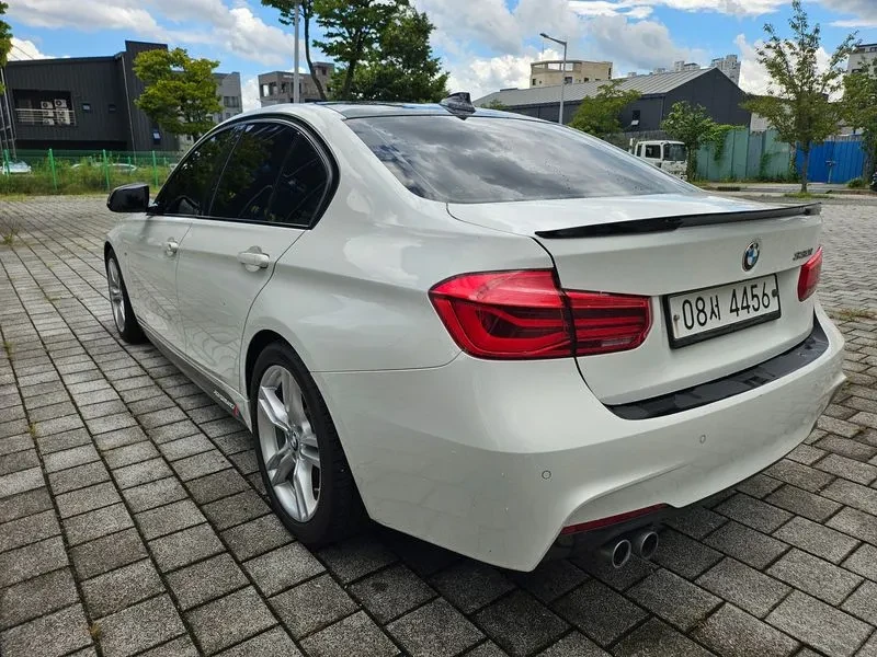 BMW 330 I M Sports, снимка 8 - Автомобили и джипове - 56161849