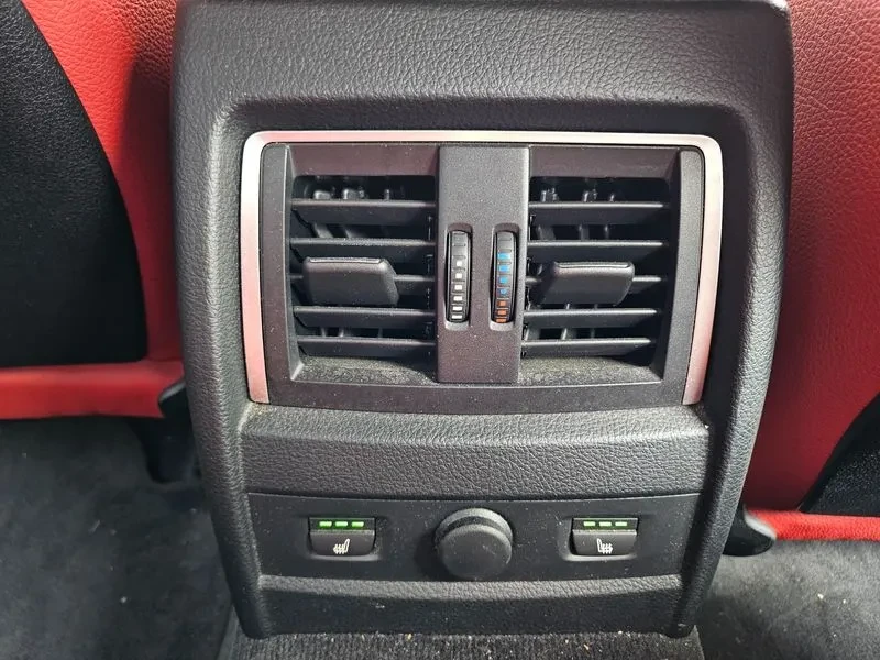 BMW 330 I M Sports, снимка 15 - Автомобили и джипове - 56161849