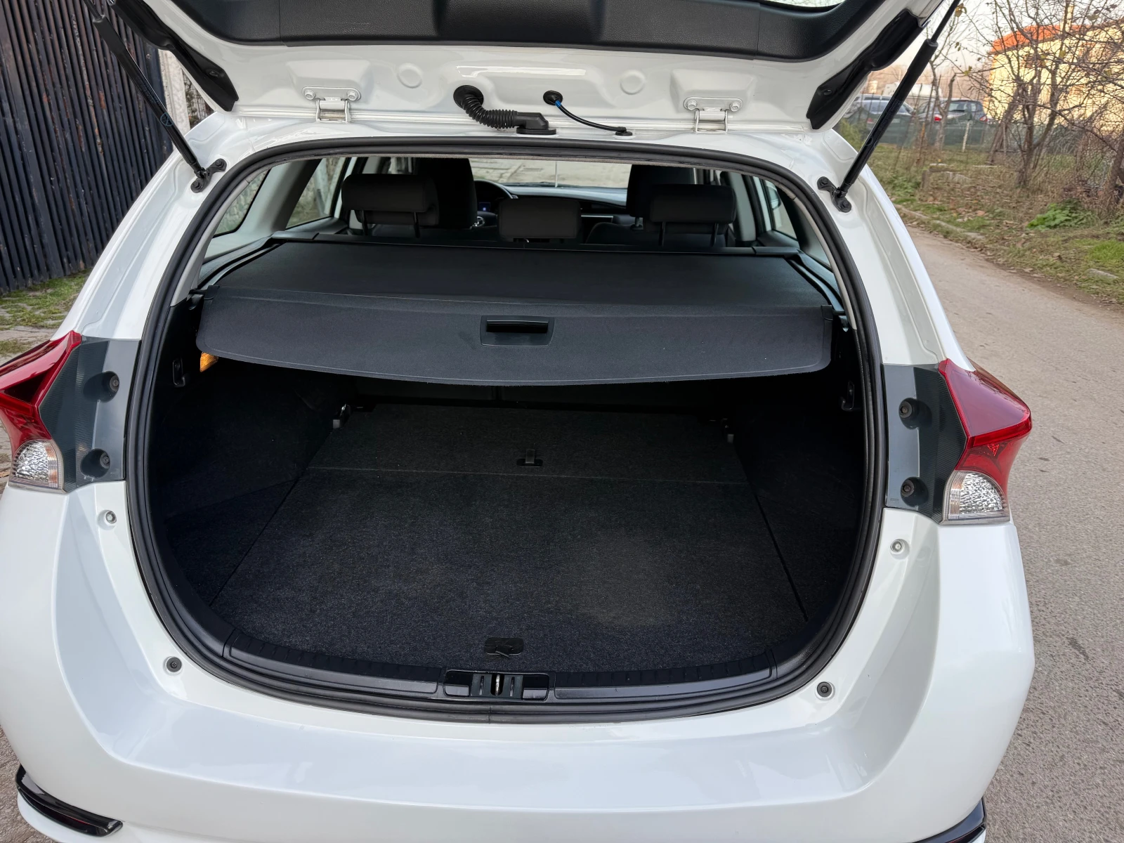 Toyota Auris 1.8 HYBRID 136kc | Mobile.bg � ����������� 12