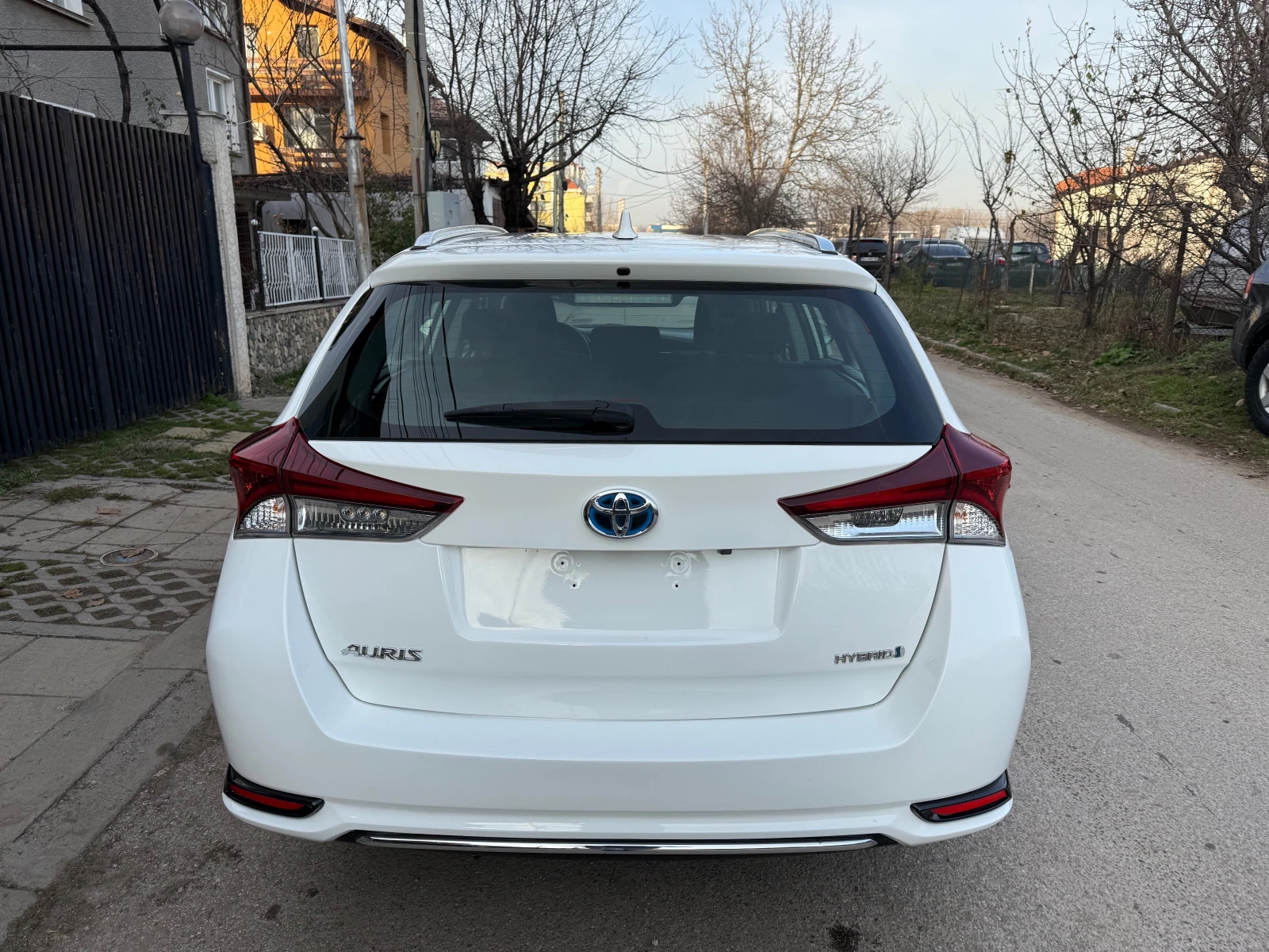 Toyota Auris 1.8 HYBRID 136kc - изображение 5