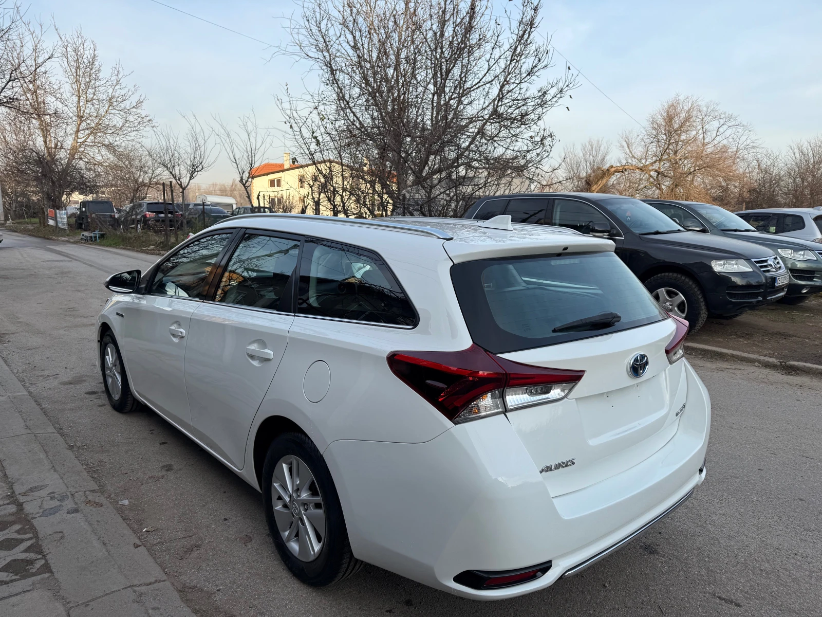 Toyota Auris 1.8 HYBRID 136kc - изображение 4