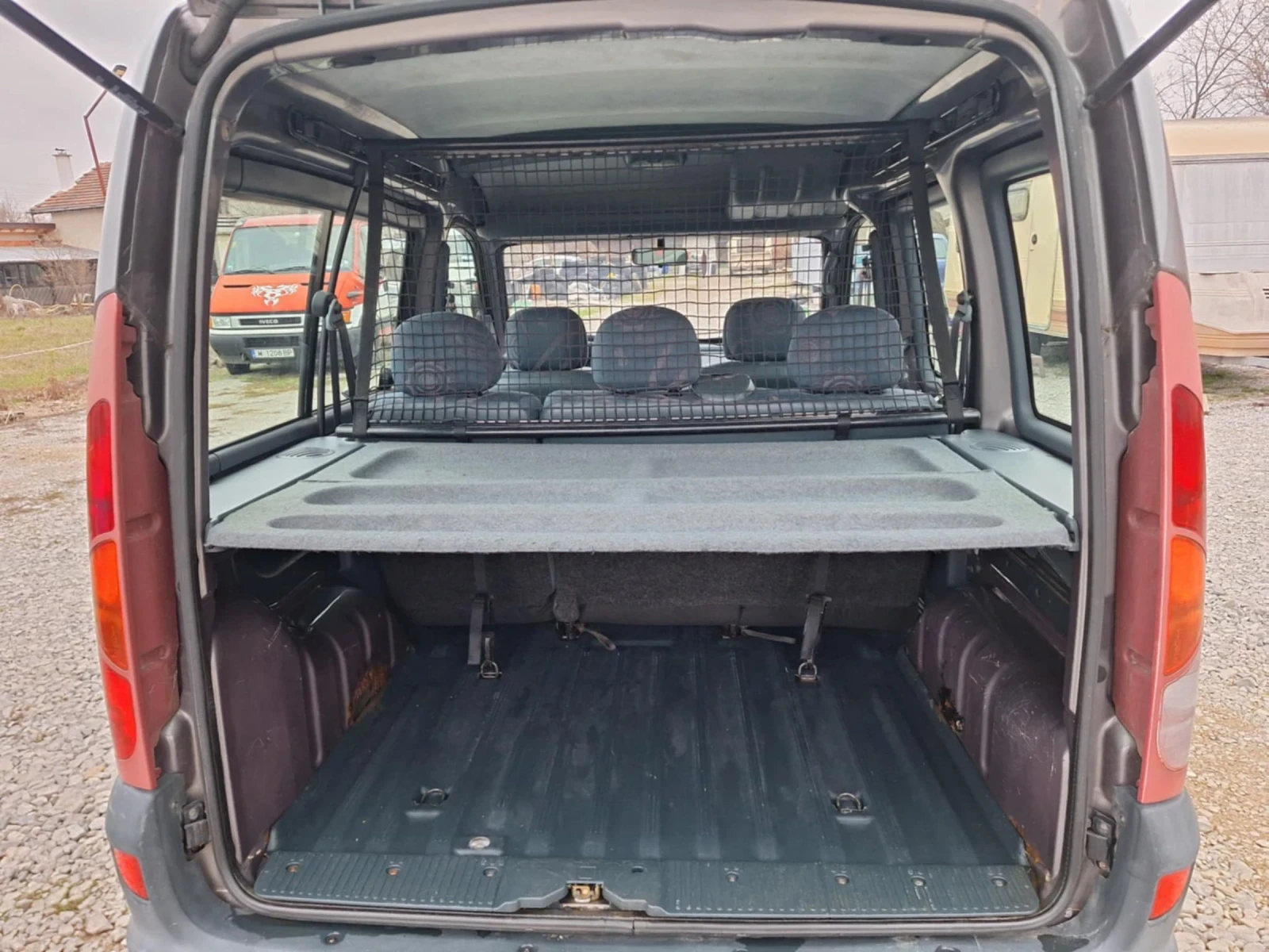 Renault Kangoo 1.4i klima , снимка 5 - Автомобили и джипове - 53968695