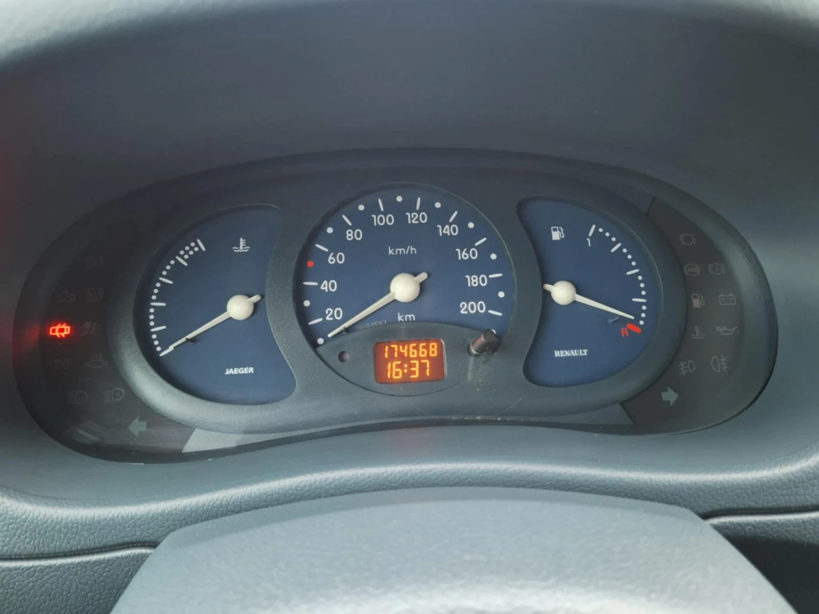 Renault Kangoo 1.4i klima , снимка 9 - Автомобили и джипове - 53968695