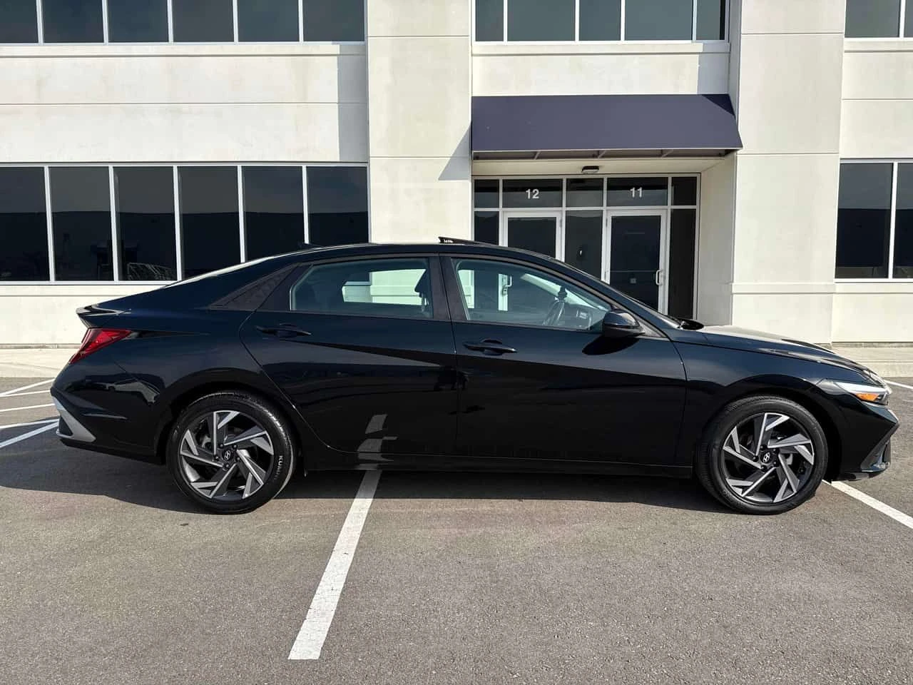 Hyundai Elantra * Preferred * CARFAX * 2 КЛЮЧА * ПАНО * KEYLESS, снимка 3 - Автомобили и джипове - 54145567