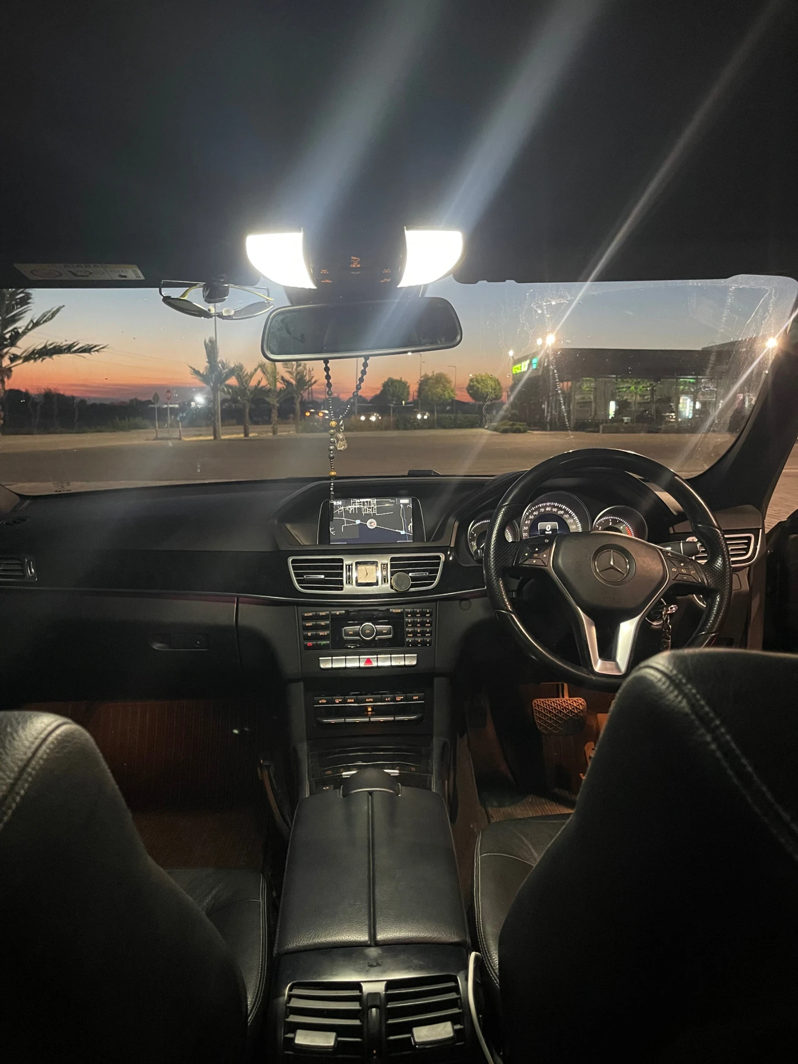 Mercedes-Benz E 220, снимка 9 - Автомобили и джипове - 54323572