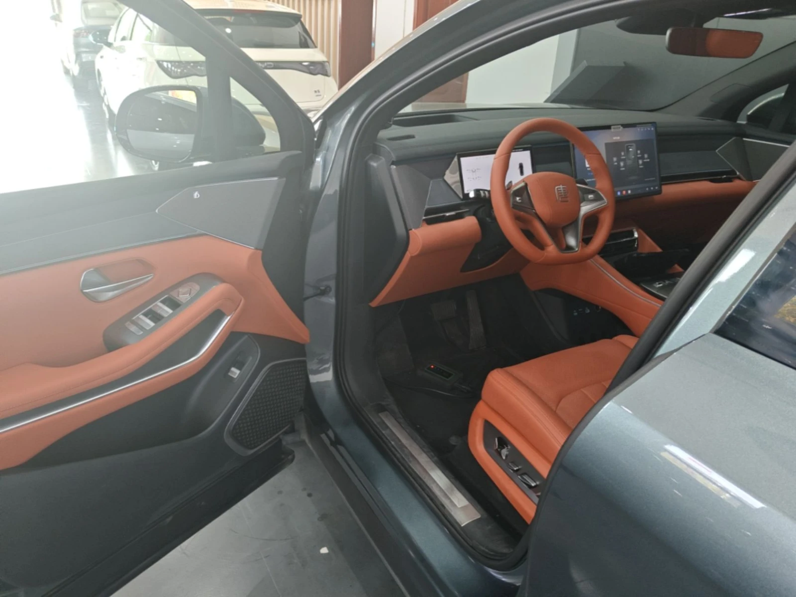 BYD Tang Tang L AWD DM-i Drone Player Edition, снимка 11 - Автомобили и джипове - 54563810