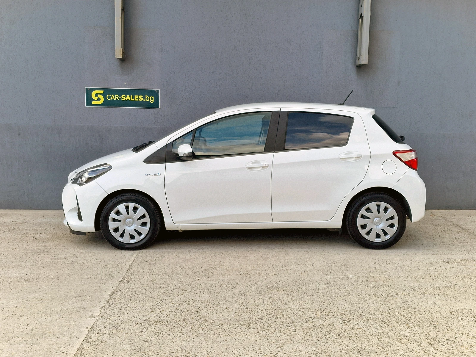 Toyota Yaris 1.5 Hybrid 22500km, снимка 4 - Автомобили и джипове - 54625204