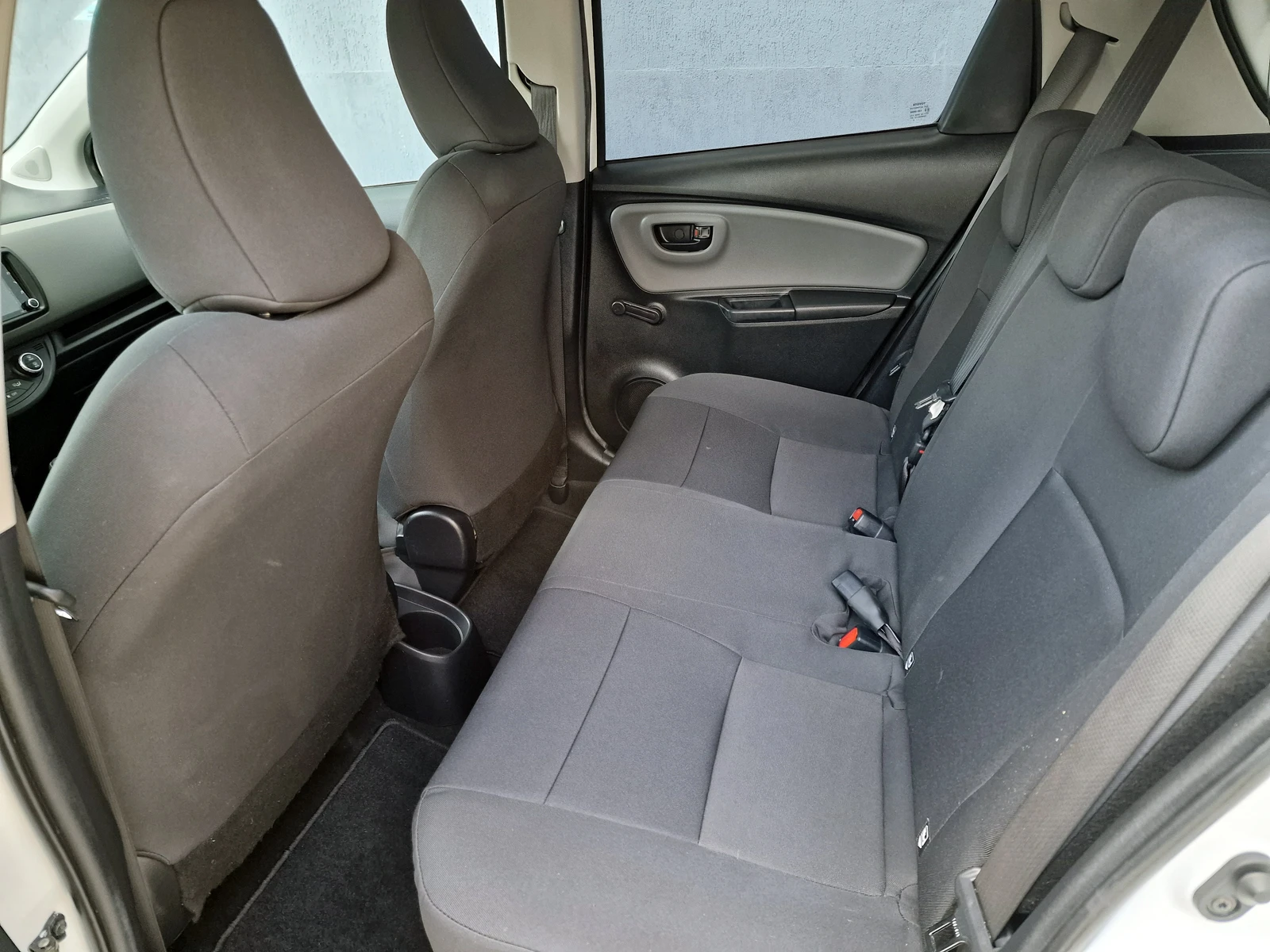 Toyota Yaris 1.5 Hybrid 22500km, снимка 13 - Автомобили и джипове - 54625204