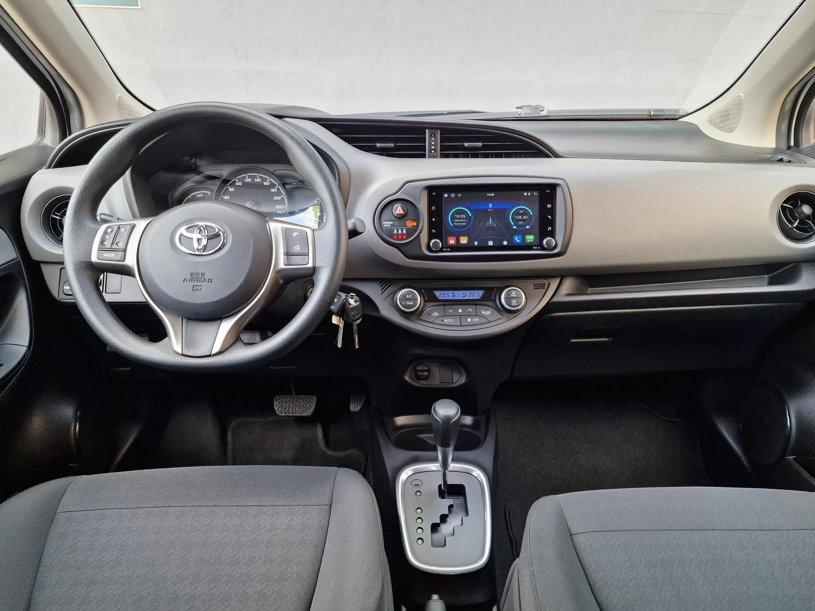 Toyota Yaris 1.5 Hybrid 22500km, снимка 15 - Автомобили и джипове - 54625204