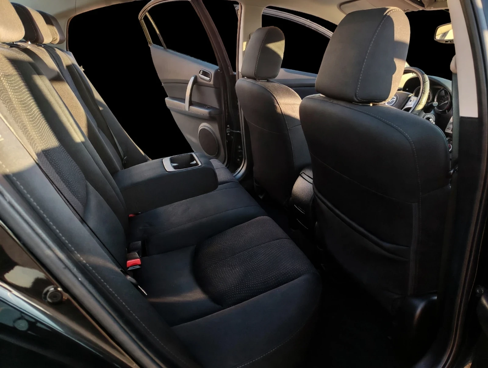 Mazda 6 2.0 MZR-CD, снимка 8 - Автомобили и джипове - 55417197