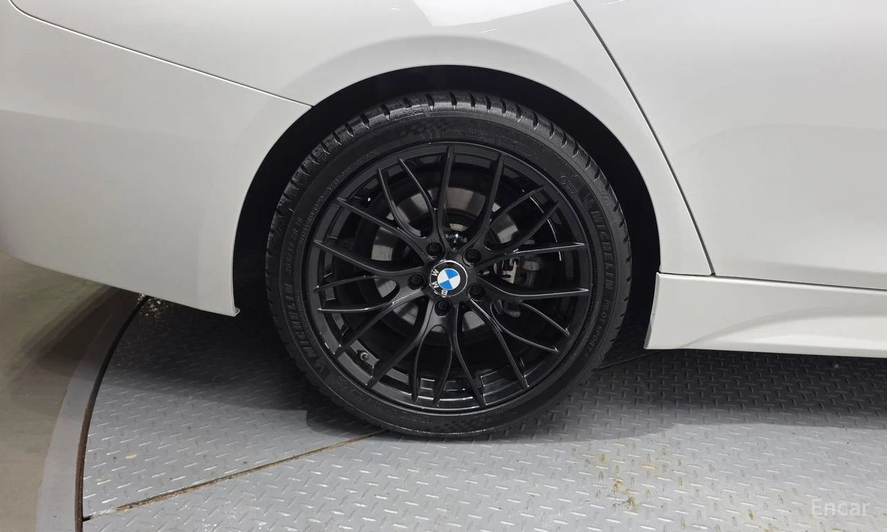 BMW 330 * ФИКСИРАНА ЦЕНА ДО БЪЛГАРИЯ * АВТОКРЕДИТ, снимка 6 - Автомобили и джипове - 55423291