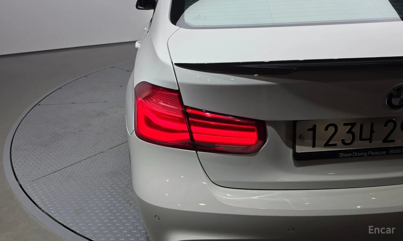 BMW 330 * ФИКСИРАНА ЦЕНА ДО БЪЛГАРИЯ * АВТОКРЕДИТ, снимка 9 - Автомобили и джипове - 55423291