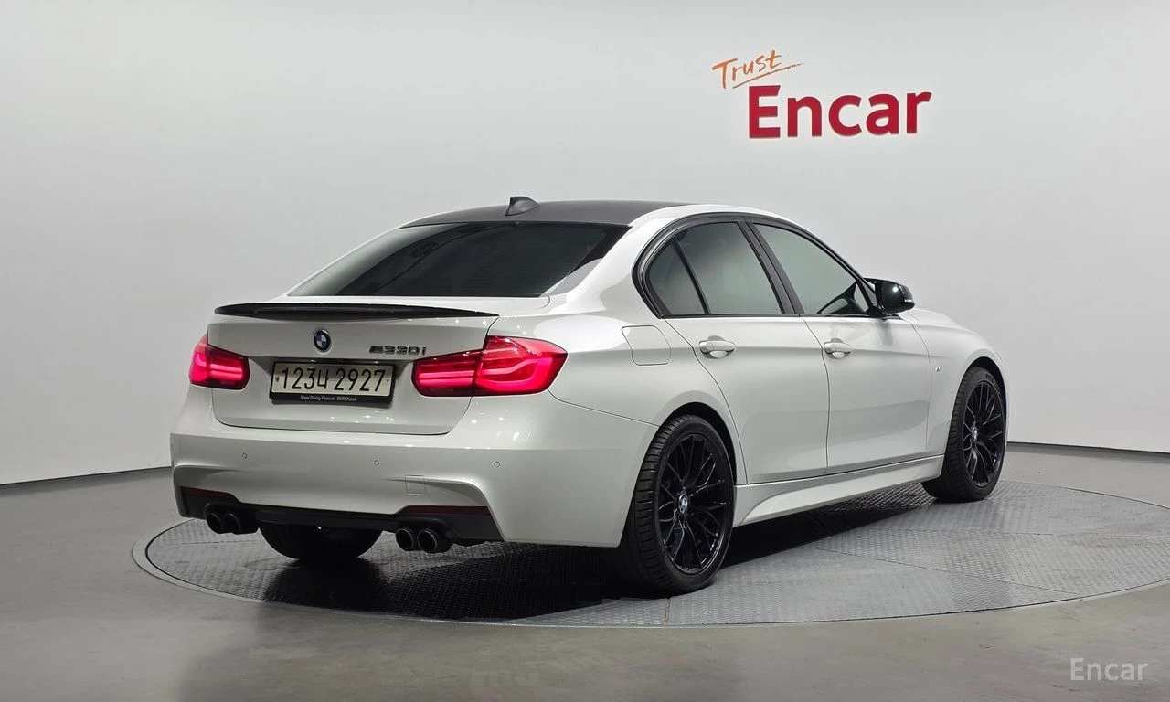 BMW 330 * ФИКСИРАНА ЦЕНА ДО БЪЛГАРИЯ * АВТОКРЕДИТ, снимка 3 - Автомобили и джипове - 55423291