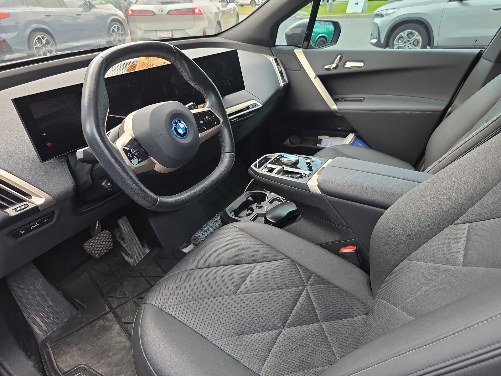 BMW iX xDrive40 | ГЛАВНО ПРЕДСТАВИТЕЛСТВО НА BMW, снимка 5 - Автомобили и джипове - 55958766