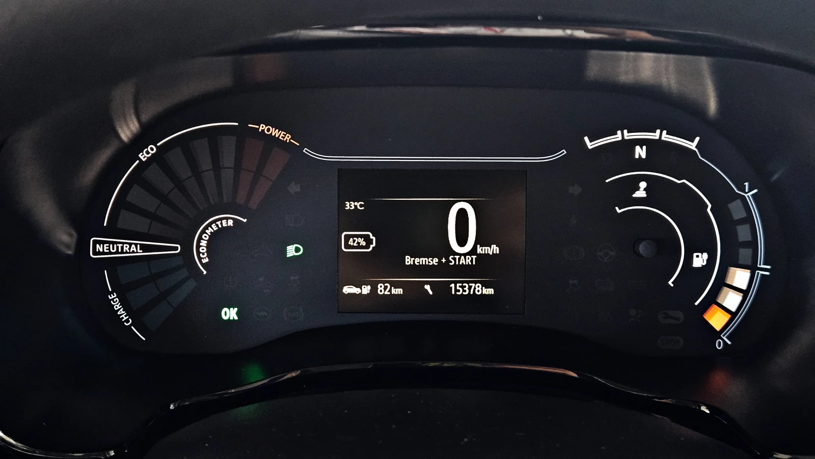 Dacia Spring 65/GERMANY/26.8kWh/CAMERA/ТЕМПОМАТ/NAVI/KОЖА/LIZIN, снимка 11 - Автомобили и джипове - 56112440