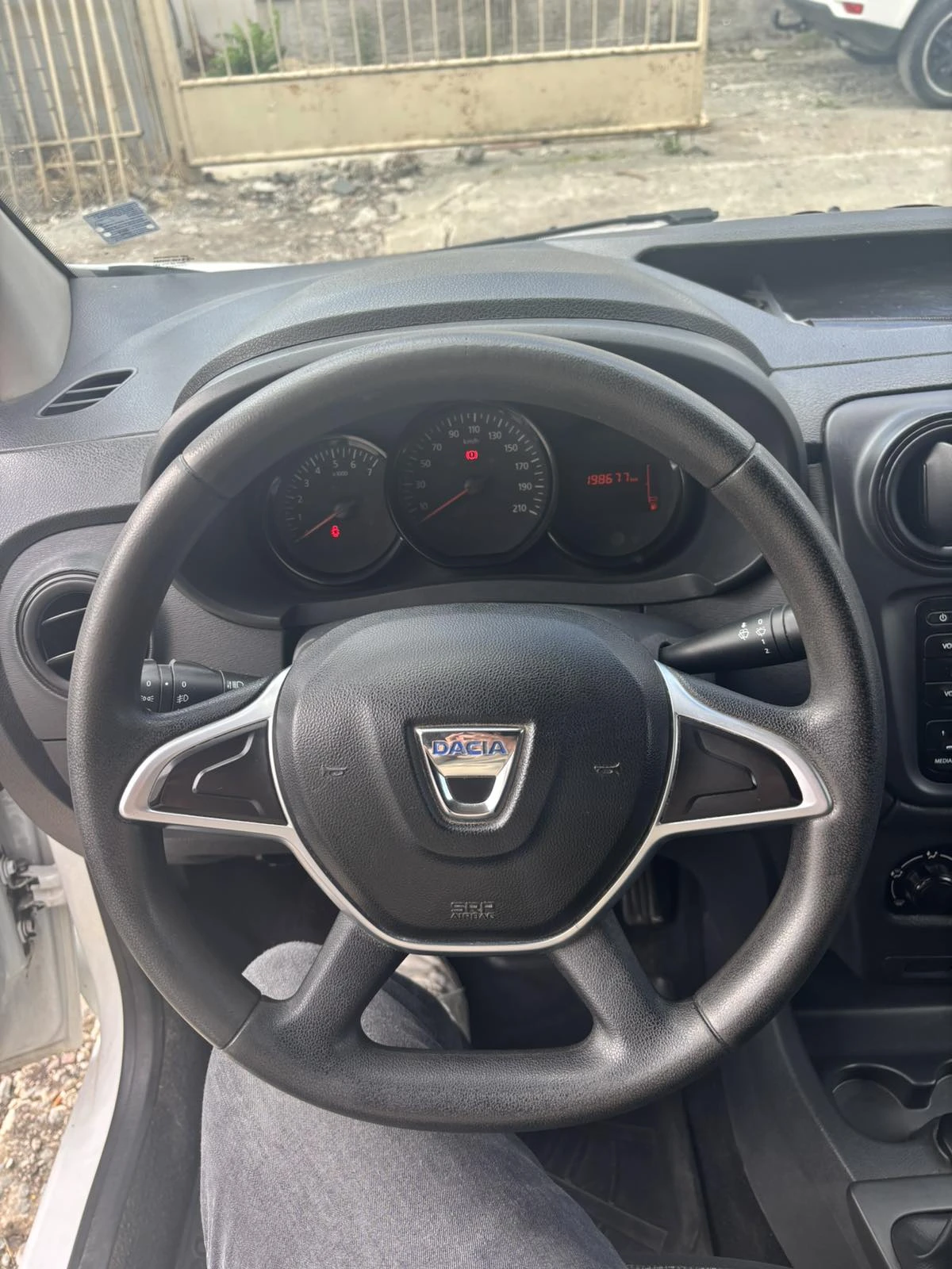 Dacia Dokker, снимка 8 - Автомобили и джипове - 56309380