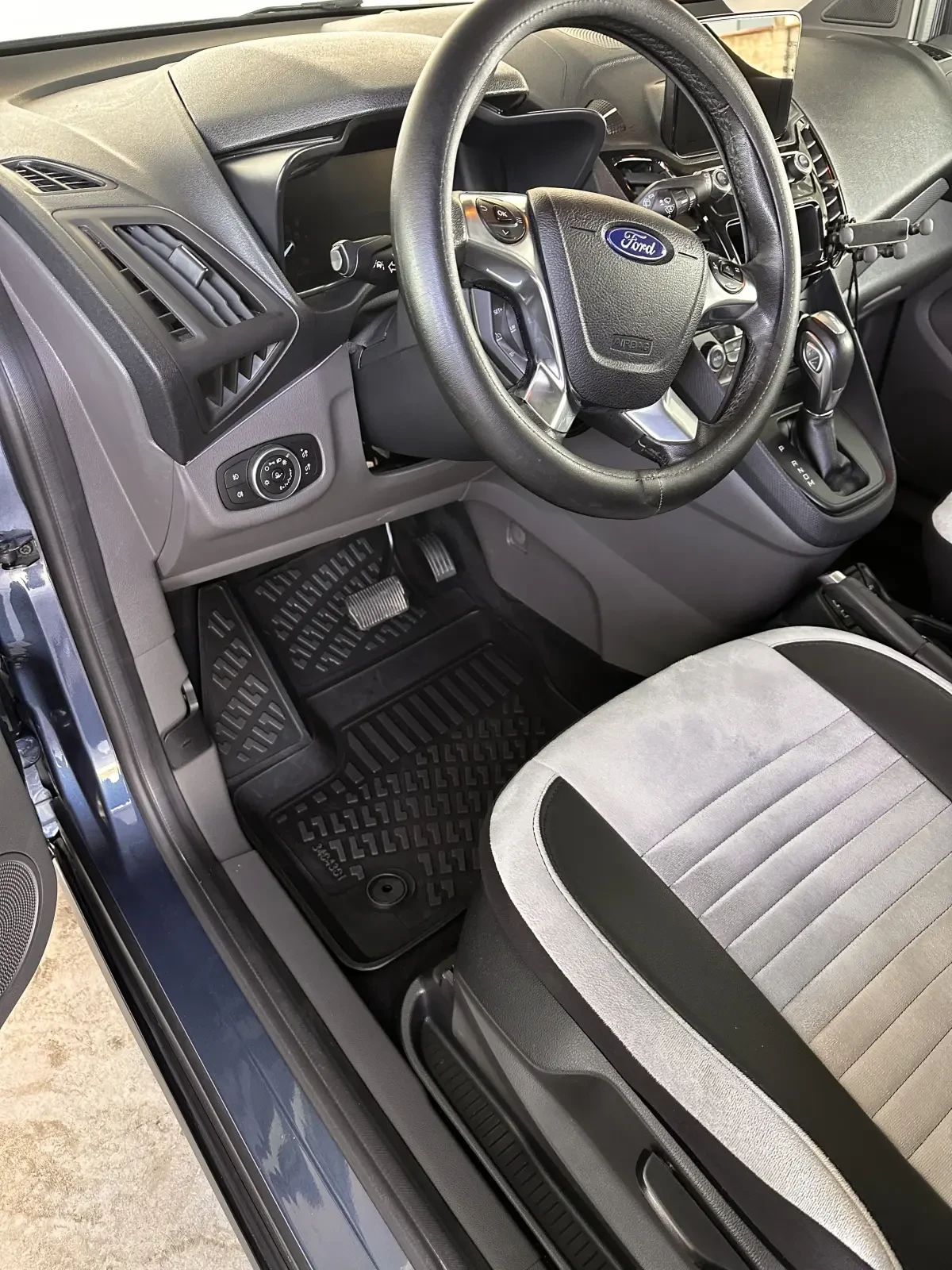 Ford Tourneo Connect, снимка 9 - Автомобили и джипове - 56322999