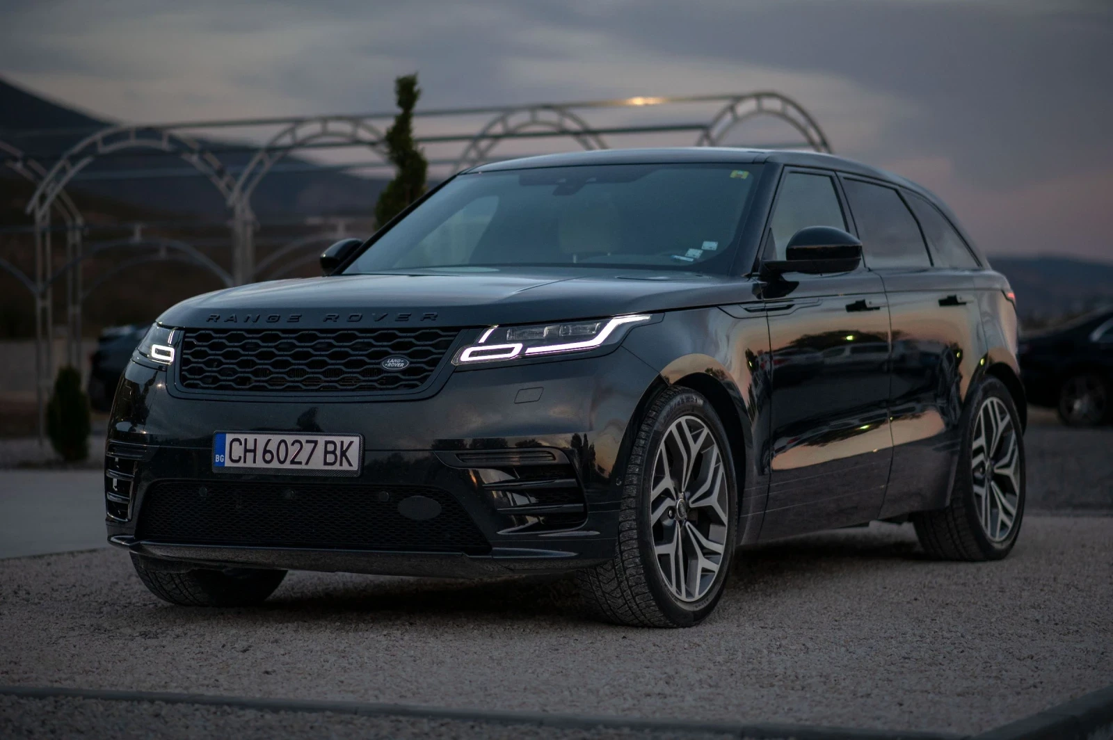 Land Rover Range Rover Velar 3.0 D R-Dynamic - изображение 2