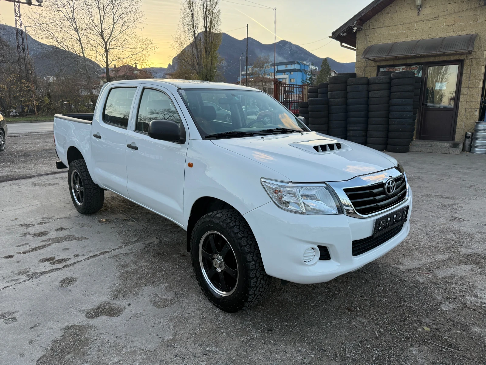 Toyota Hilux 2.5 D4D перфектна - изображение 2