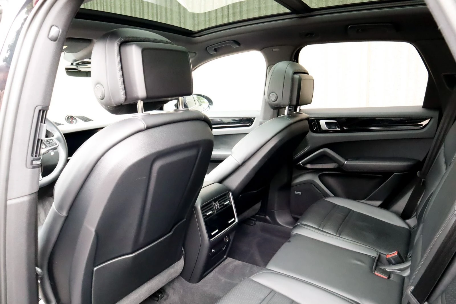 Porsche Cayenne  - изображение 8