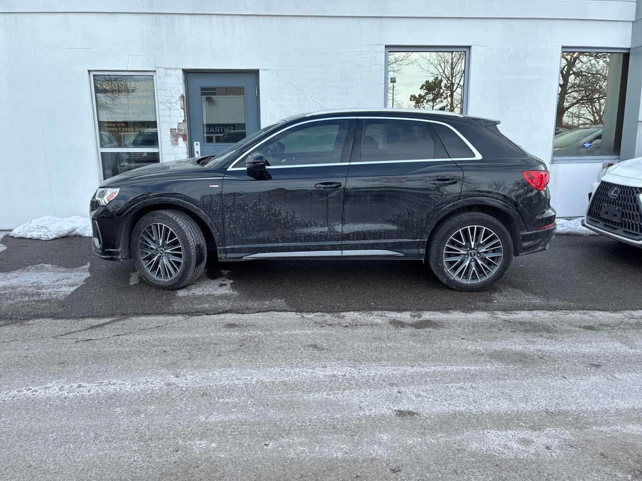 Audi Q3 * Progressiv * CARFAX * ПАНО * KEYLESS * ПОДГРЕВИ, снимка 2 - Автомобили и джипове - 53716901