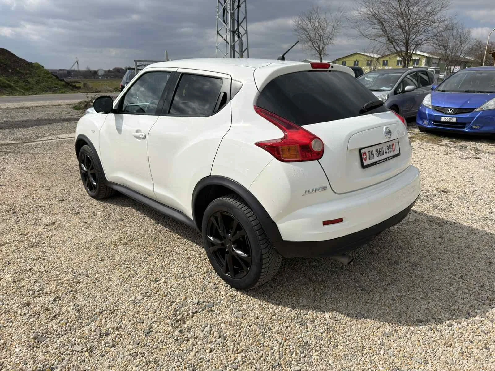 Nissan Juke, снимка 12 - Автомобили и джипове - 53839727