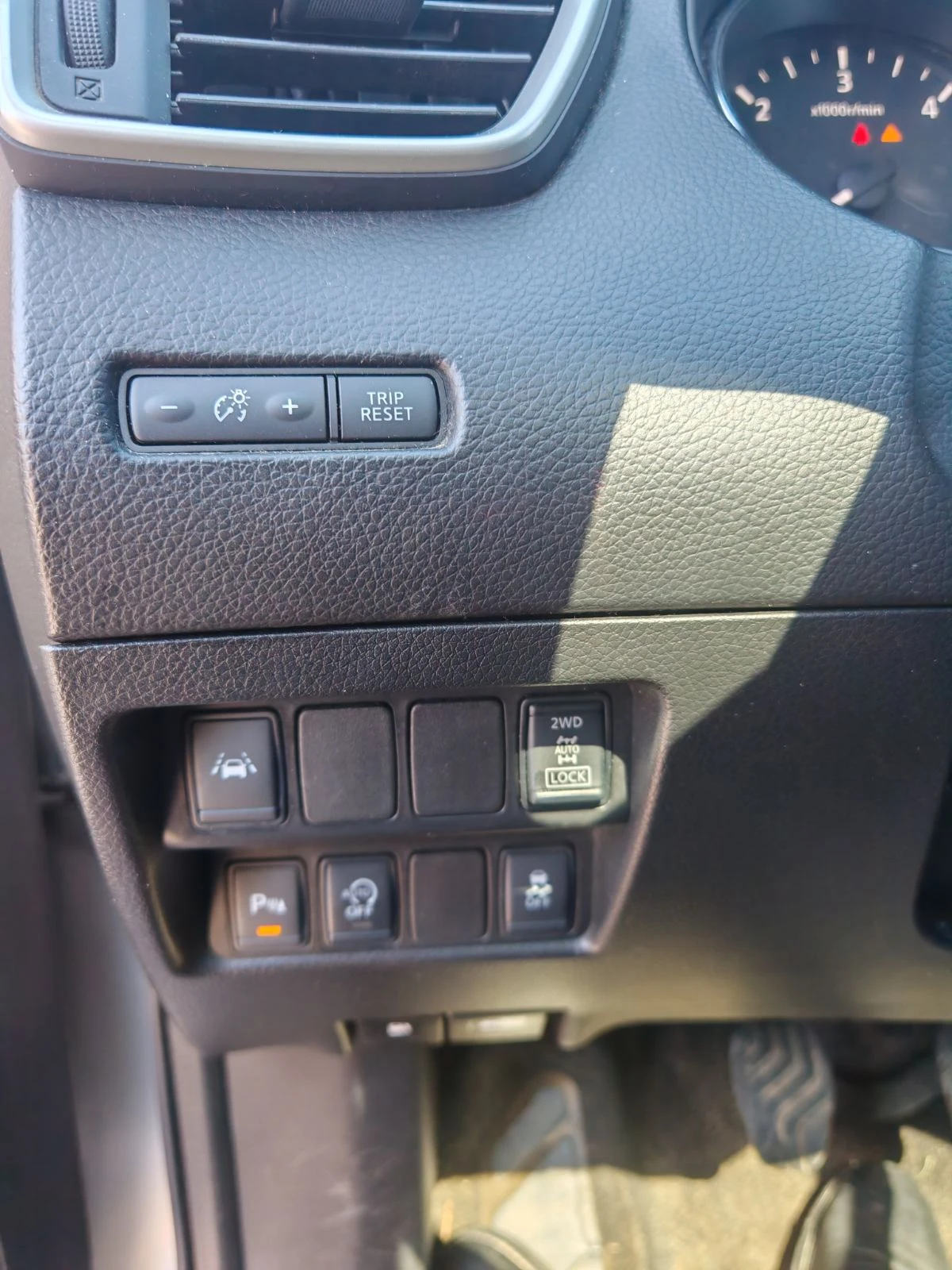 Nissan Qashqai, снимка 10 - Автомобили и джипове - 54138543