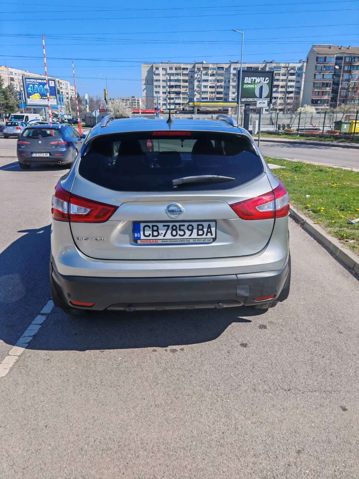 Nissan Qashqai, снимка 4 - Автомобили и джипове - 54138543