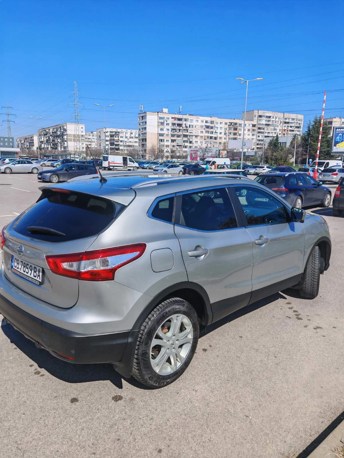 Nissan Qashqai, снимка 6 - Автомобили и джипове - 54138543
