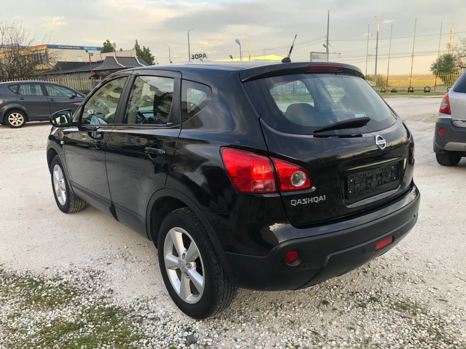 Nissan Qashqai 1.6, снимка 3 - Автомобили и джипове - 54621447