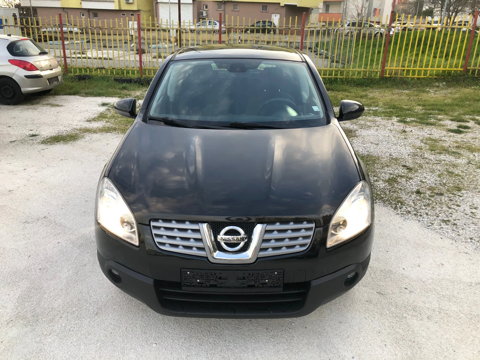 Nissan Qashqai 1.6, снимка 7 - Автомобили и джипове - 54621447