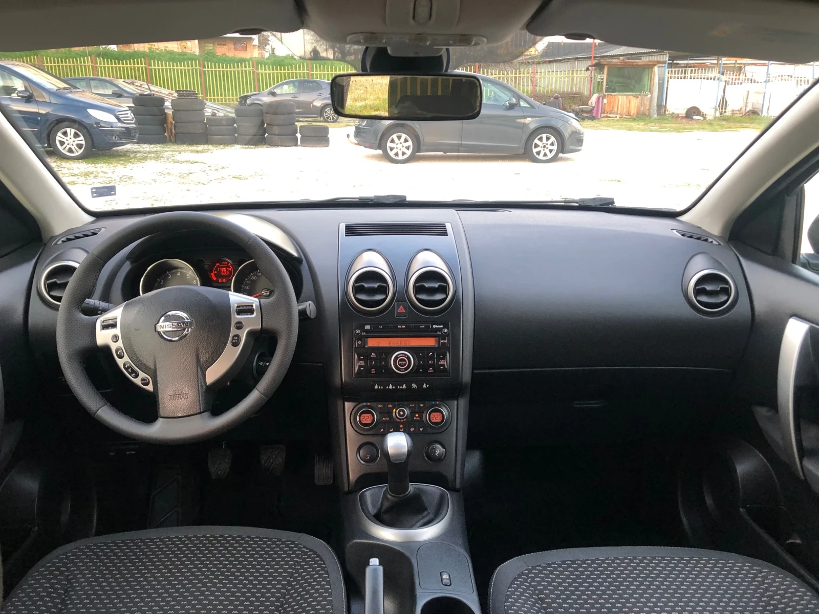 Nissan Qashqai 1.6, снимка 9 - Автомобили и джипове - 54621447