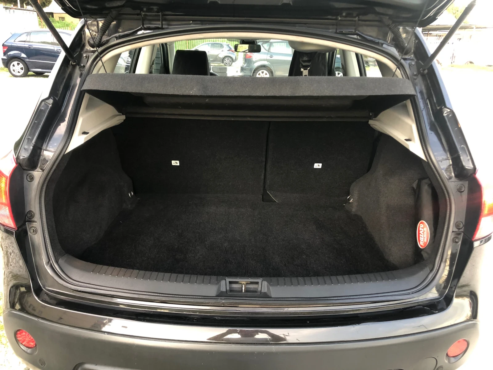 Nissan Qashqai 1.6, снимка 16 - Автомобили и джипове - 54621447