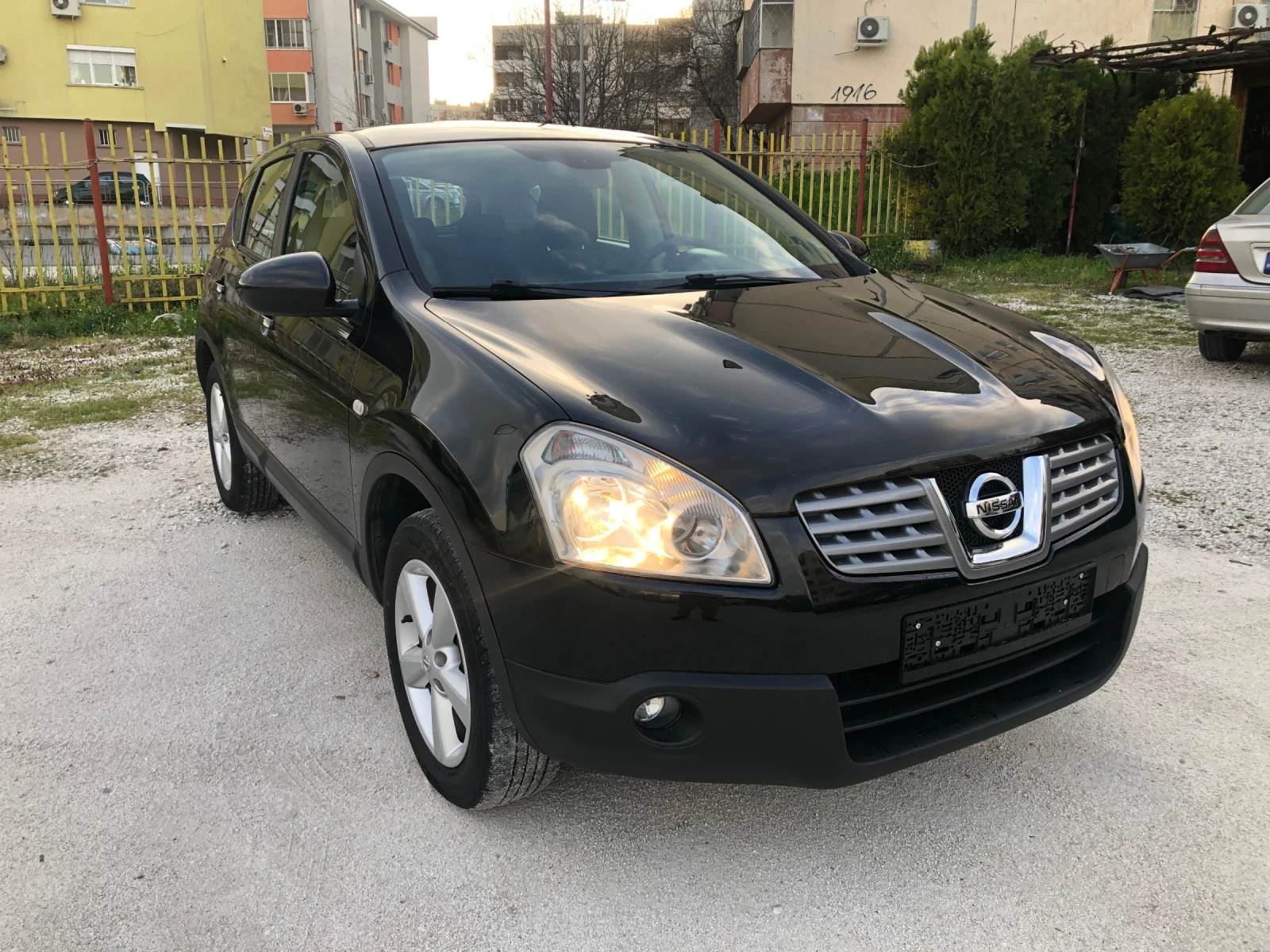 Nissan Qashqai 1.6, снимка 6 - Автомобили и джипове - 54621447